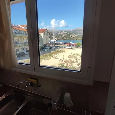 Apartment Ourania *
